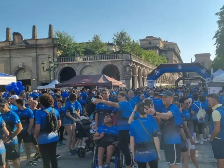Nerazzurra Walk, over 12 thousand fans invade the Sentierone - Photos and videos