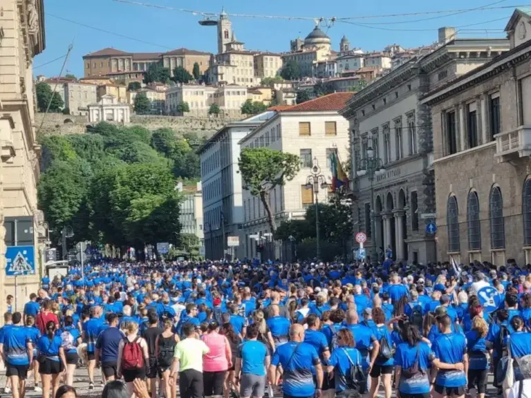 Nerazzurra Walk, over 12 thousand fans invade the Sentierone - Photos and videos