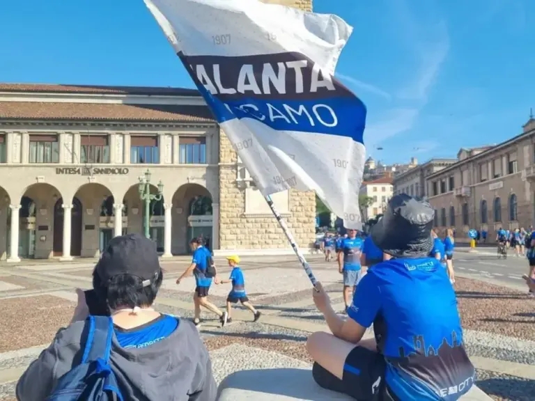 Nerazzurra Walk, over 12 thousand fans invade the Sentierone - Photos and videos
