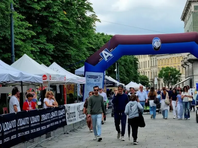 Nerazzurra Walk: the Village opens on Sentierone - Photo