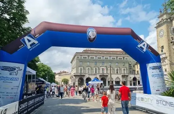 Nerazzurra Walk: the Village opens on the Sentierone
