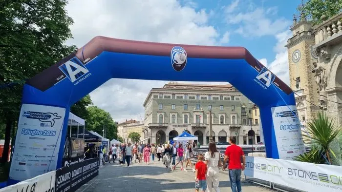 Nerazzurra Walk: the Village opens on the Sentierone