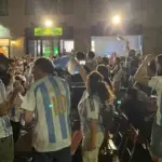 World Cup: the celebration of the Albiceleste fans in Bergamo