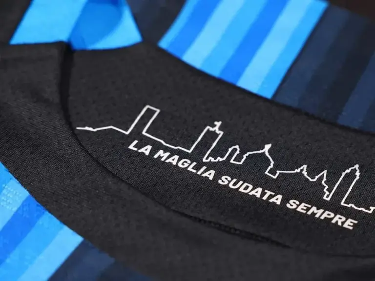 Nerazzurro and metallic details: here is the new Atalanta jersey -Photo